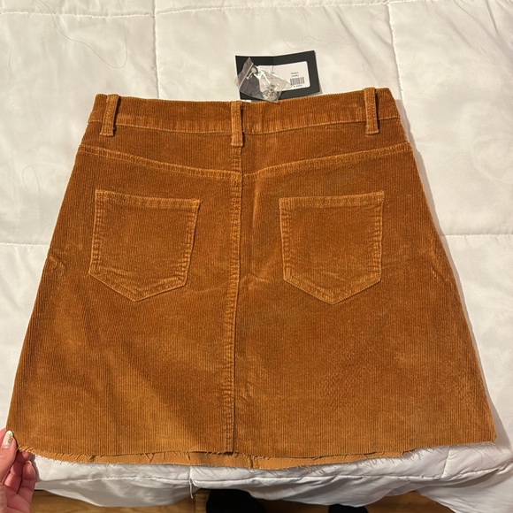 SIGNATURE BRAND CORDUROY SKIRT NWT - Picture 3 of 5